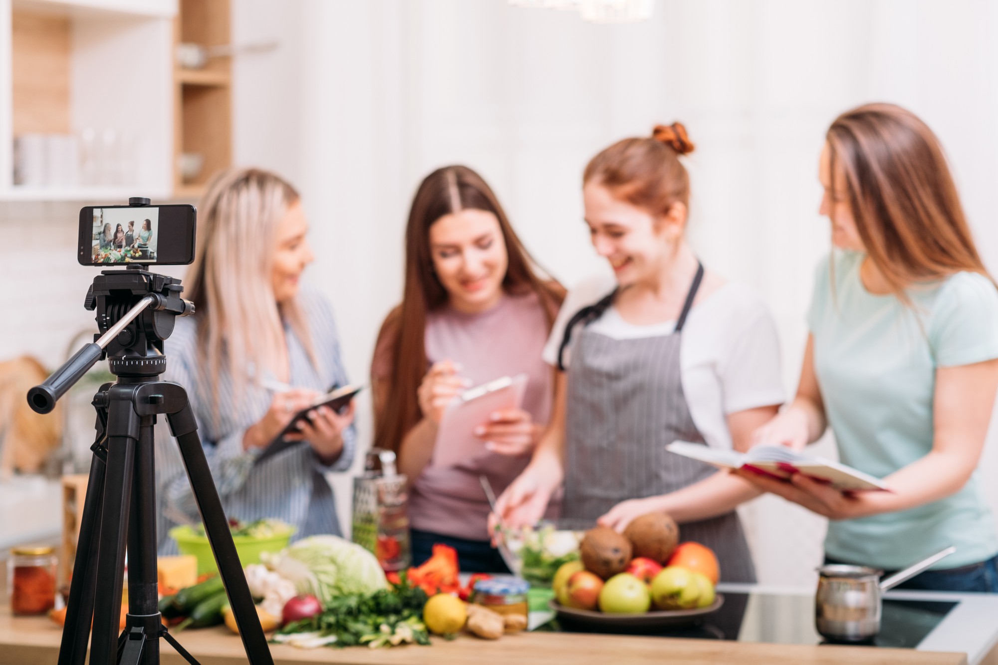 Scena di lezione live con chef e studenti